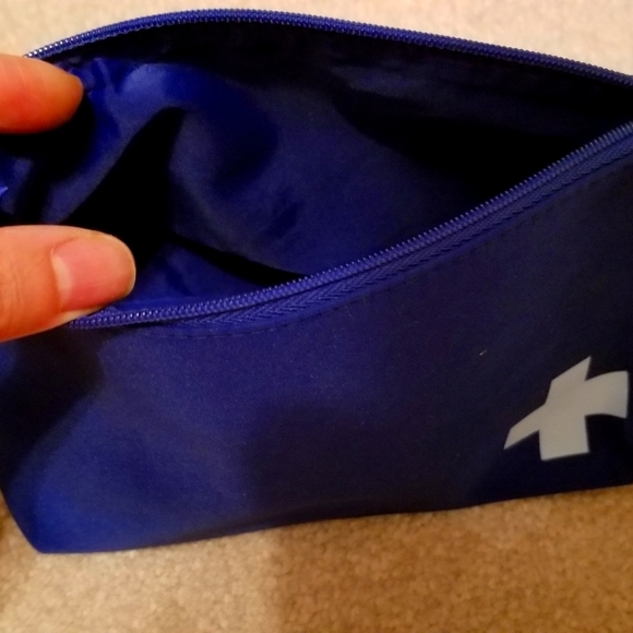 *FREE* Vichy Makeup Bag - Picture 2 of 2